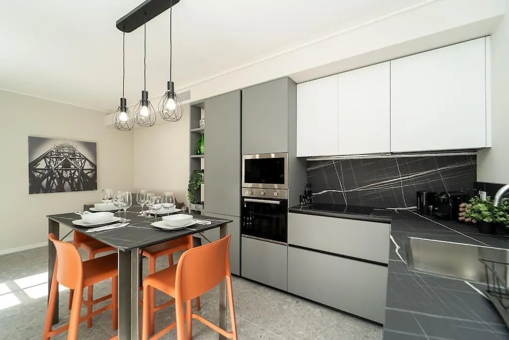 Apt 2 Min From The Cathedral With Private Parking Como