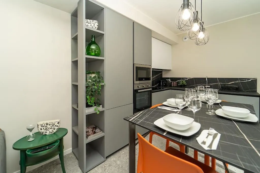 Apt 2 Min From The Cathedral With Private Parking Como